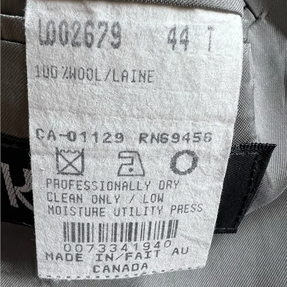 Jones New York Men’s navy back pinstripe suit, 46L, 40 x 30 pants, used - Picture 4 of 8